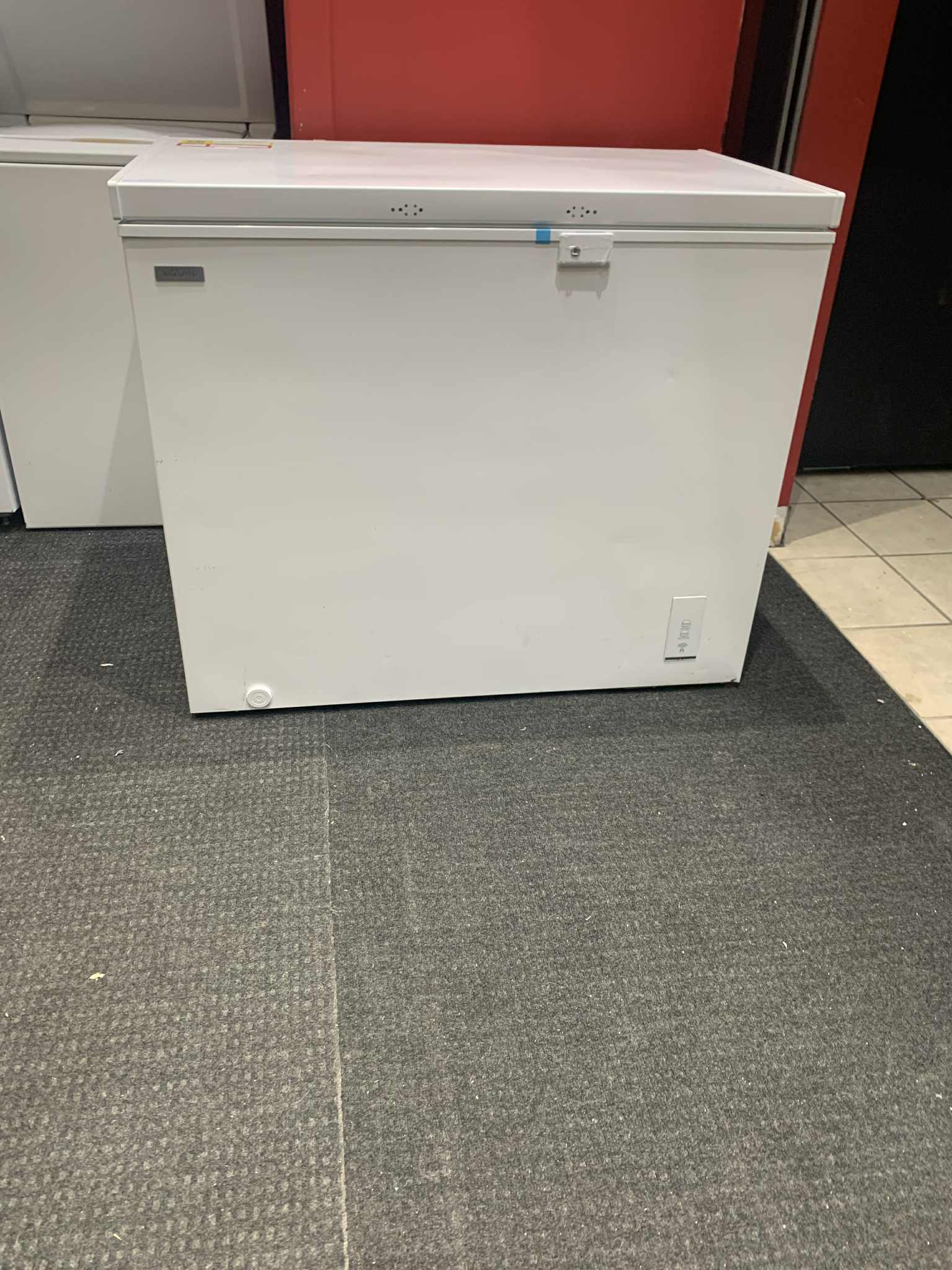 Vissani 8.8 cu. ft. Manual Defrost Convertible Chest Freezer