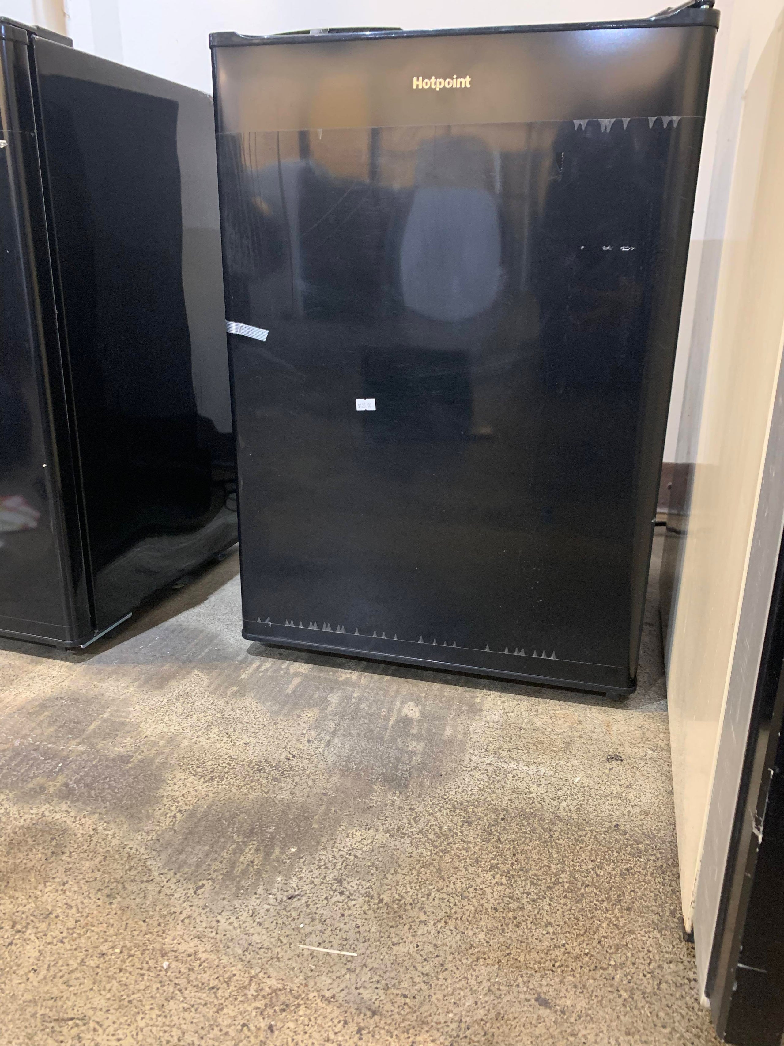 Hotpoint Mini Fridge, Black HME03GGMBBB City Appliance